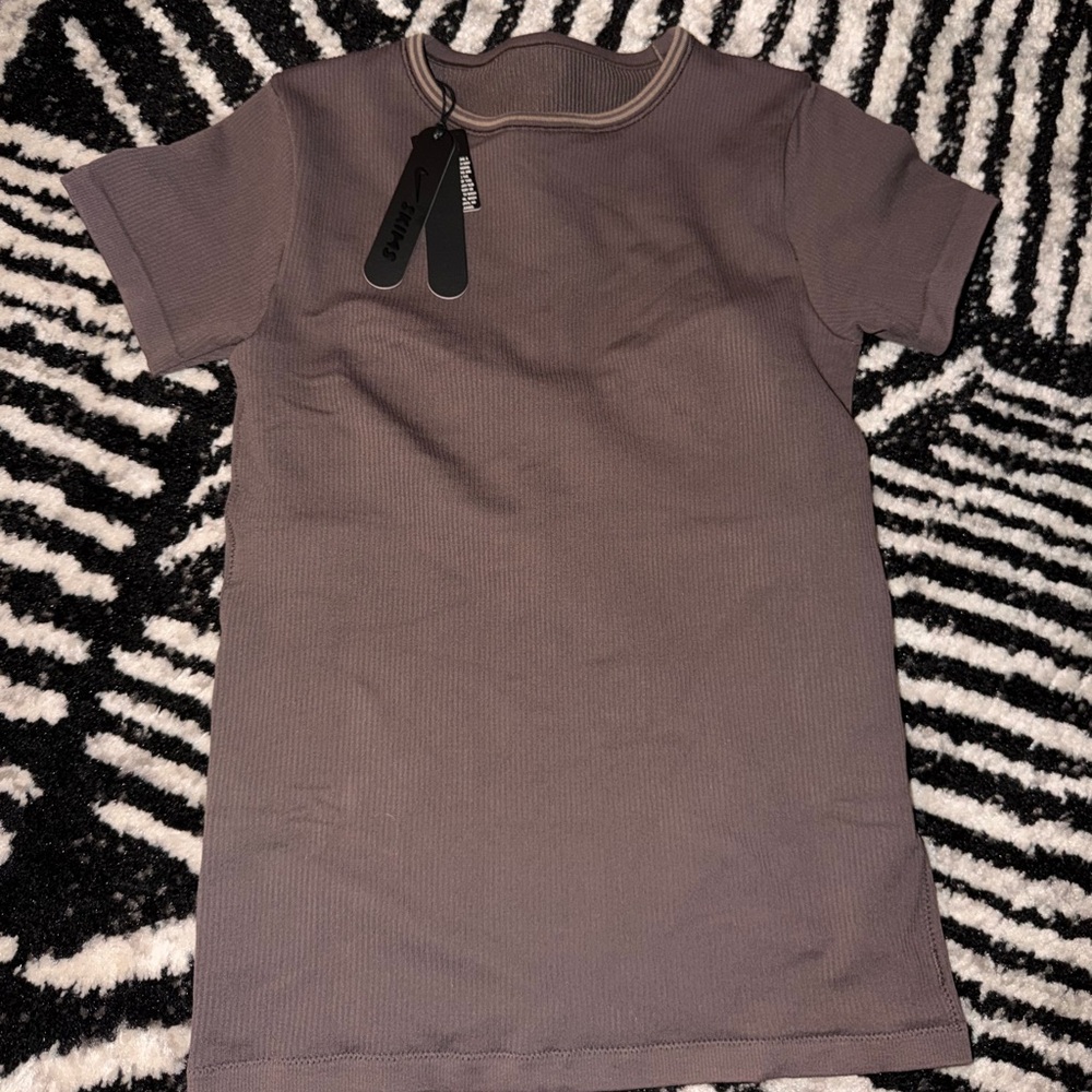 Nike/SKIMS RIBBED SEAMLESS SHORT SLEEVE TOP phoenix/truffle